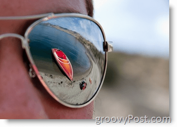 Fotografija - Primjer otvora - Sunčane naočale sa refleksijom broda crvene boje