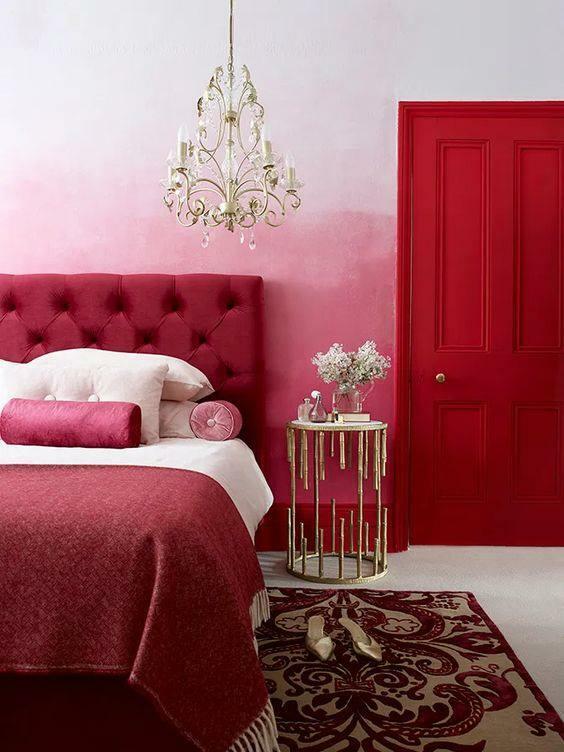 Dekoracija spavaće sobe u crvenoj i ružičastoj boji