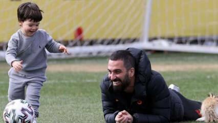 Iznenađujući gost na treningu Galatasaraya! Arda Turan sa sinom Hamzom Arda Turan ...